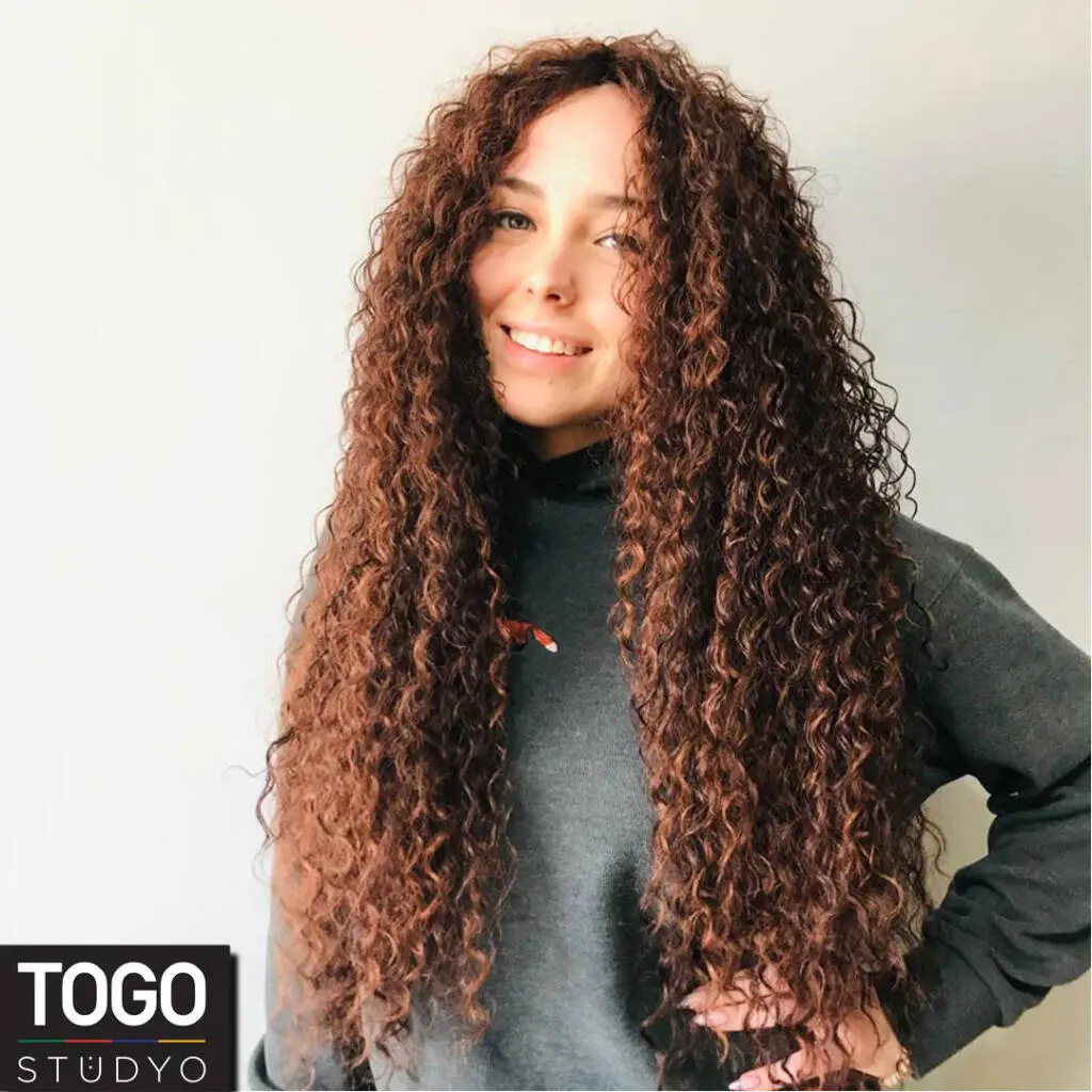 Afro kıvırcık saç modeli